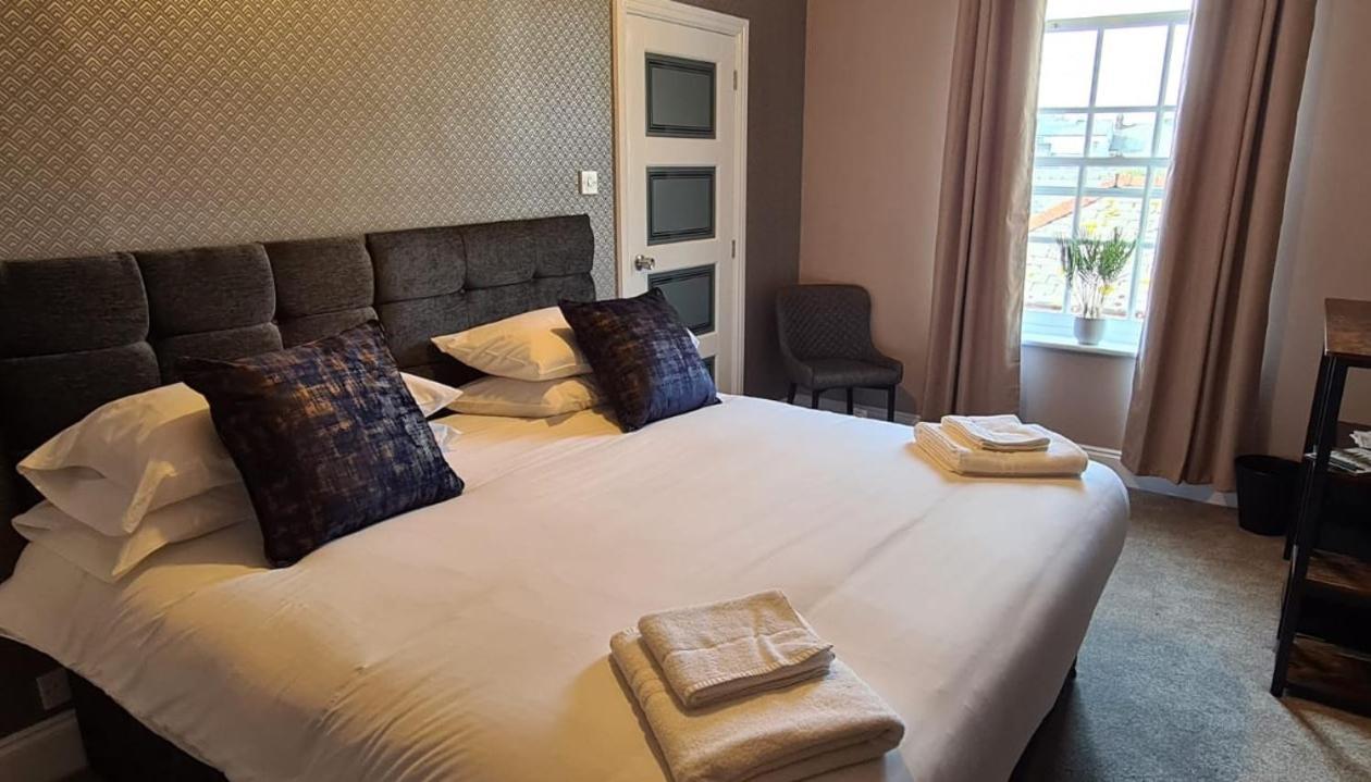 Hotel Bold Arms à Beaumaris Extérieur photo